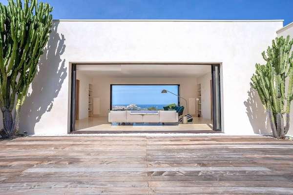 Architecturale villa Design contemporain dominant la baie de Calvi