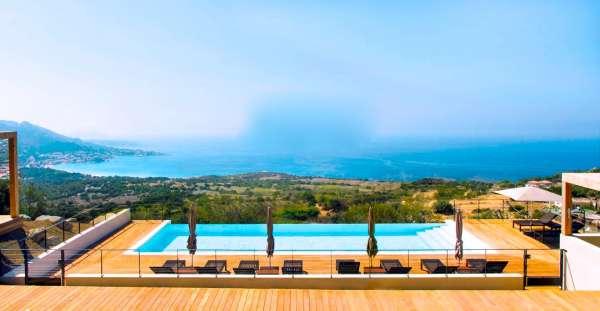 Luxury villa in a dreamy panorama on Sea & Mountains.